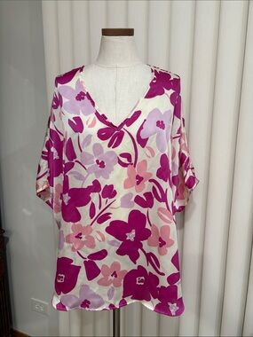 Adrienne Floral oversized Satin poncho Top in Cream, Fuchsia & Light Pink Small
